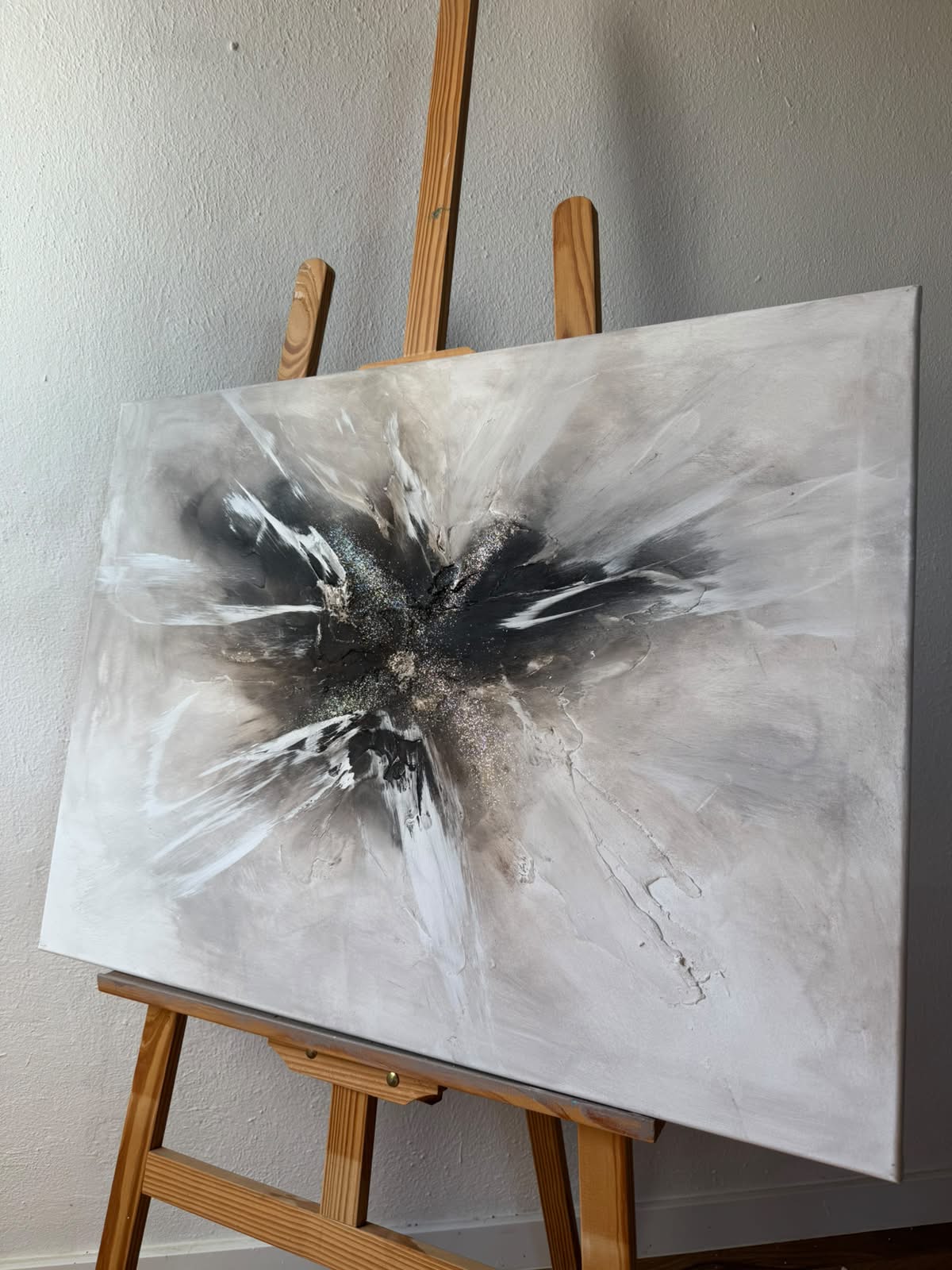 Glitter Nova | Acrylic painting on canvas 55 x 75 cm